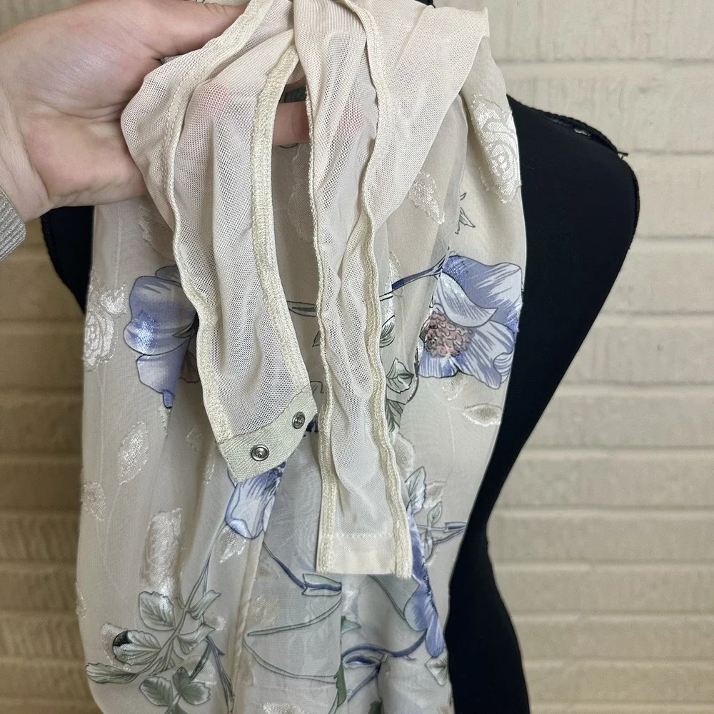 ASTR The Label Floral Cream Sheer Bodysuit Sz S V‎ Neck Night Out Vacation Party
